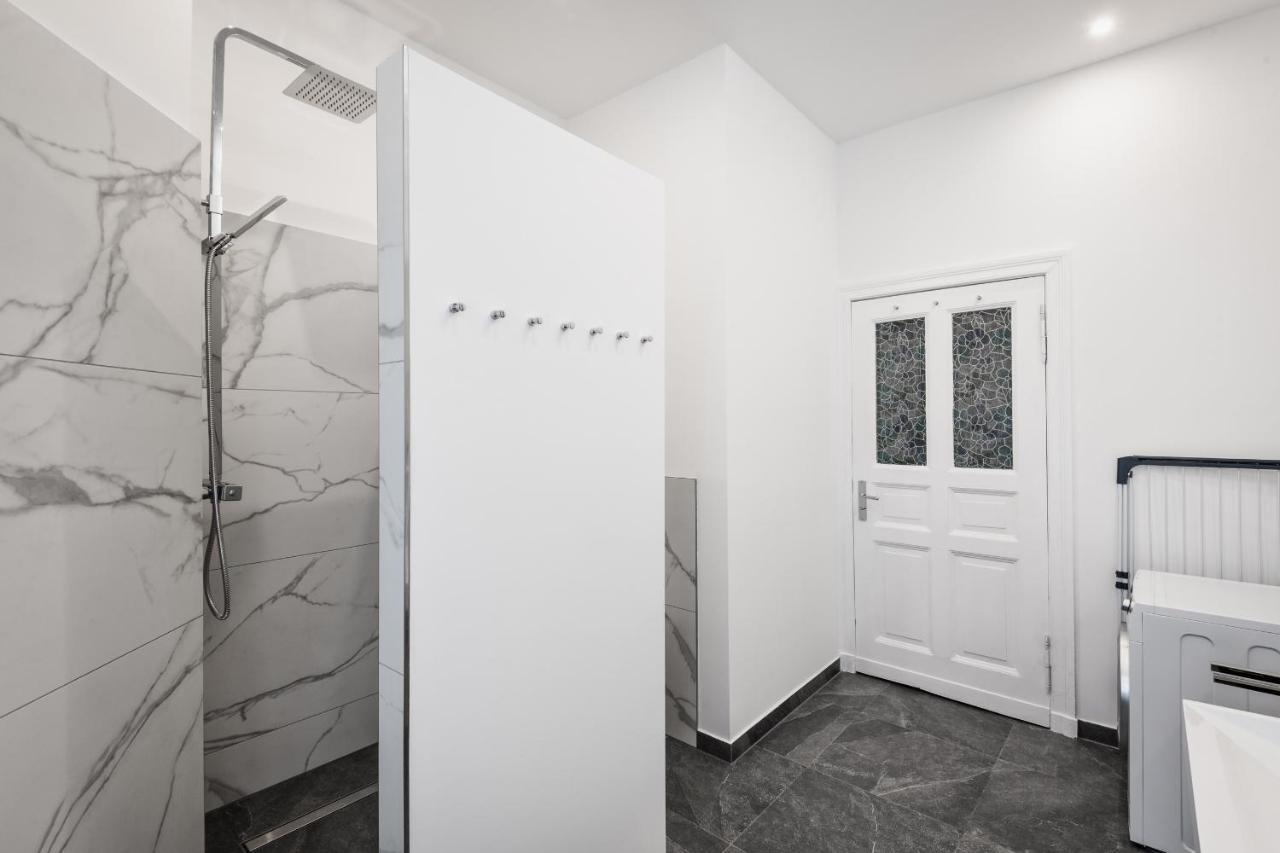 Riesiges Apartment Nahe Kudamm Sehr Schoner Altbau 123M2 Gross 12 Gaste Berlin Exterior foto